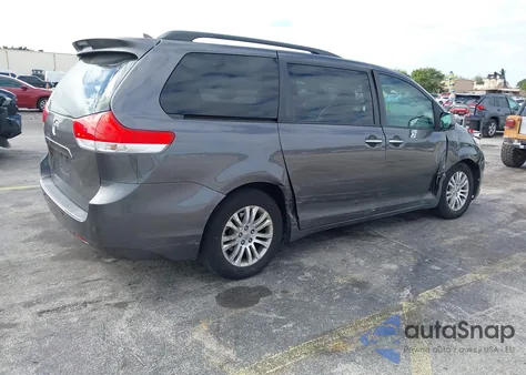 2013 Toyota Sienna Xle V6 8 Passenger z USA, uszkodzony, nr VIN 5TDYK3DC5DS326723